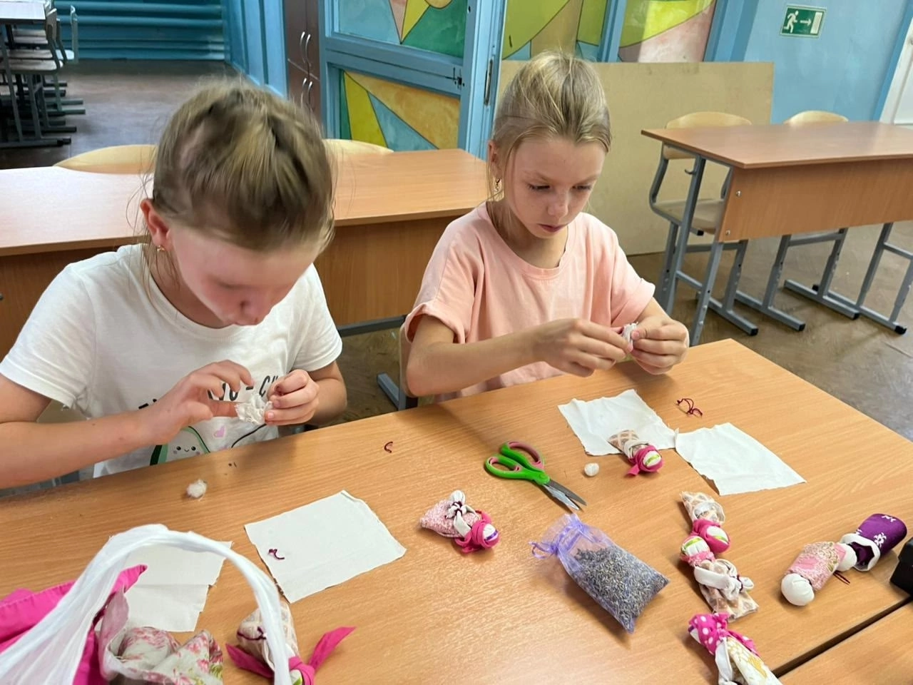 Куклу-оберег сшили дети в медучреждении Краснокаменска